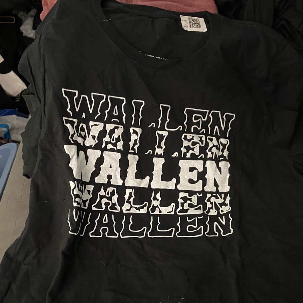 Concert  Black Tee with White Printed Wallen tee size S